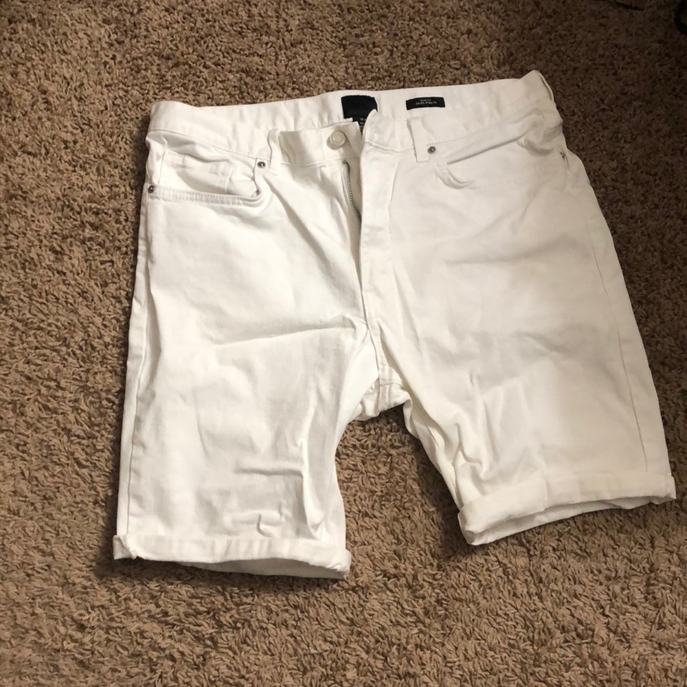H and M white shorts